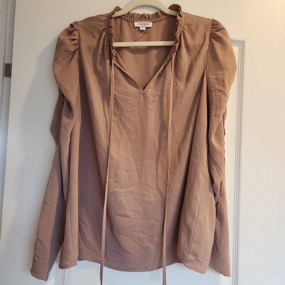 ANDREE BY UNIT Women's Blouse in Soft Tan Size L Euc